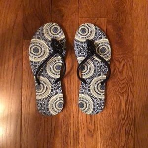 LAST CHANCE Like New Vera Bradley Flip Flops 💎